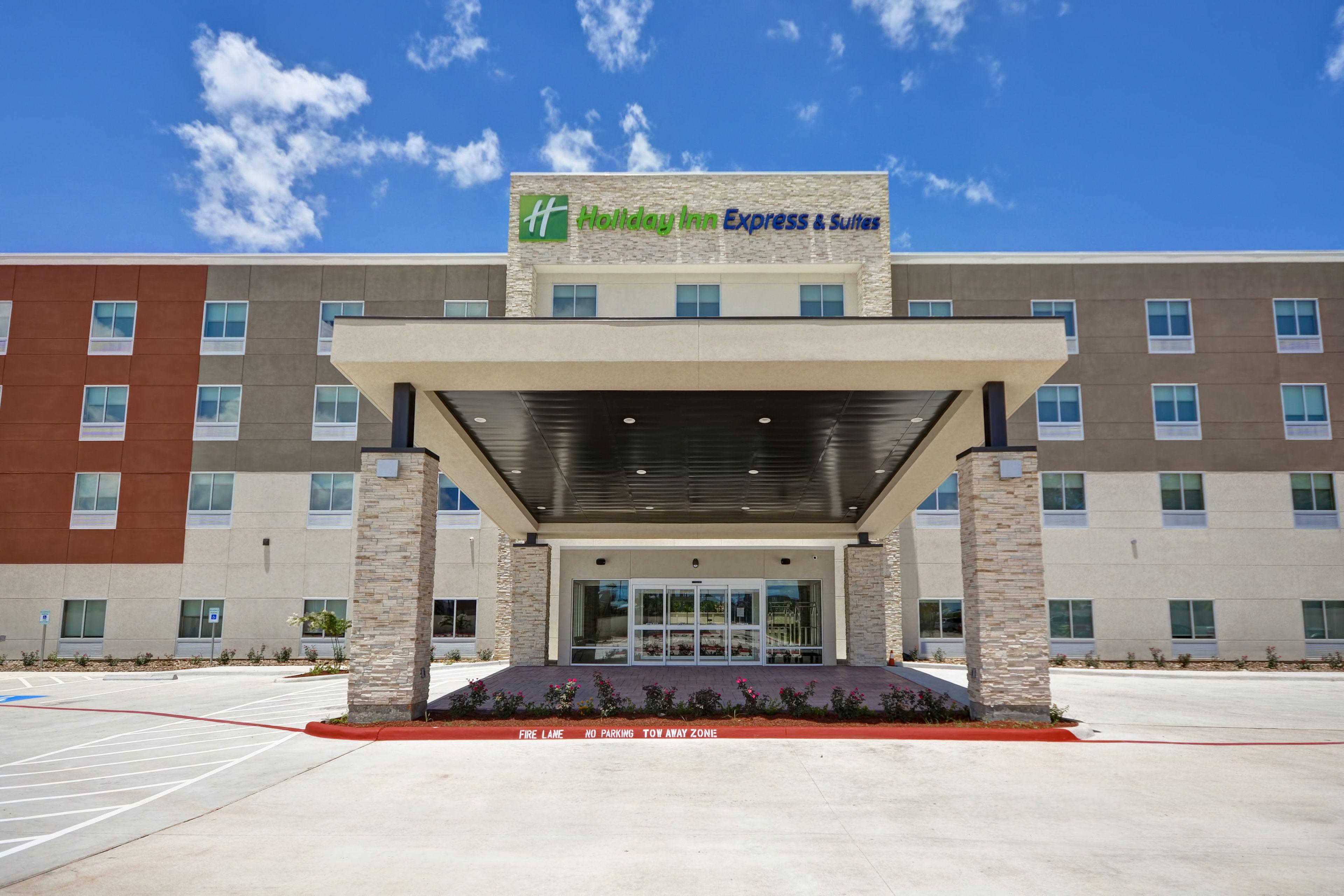 Where to Stay Near Johnson Space Center: 5 Business Hotels