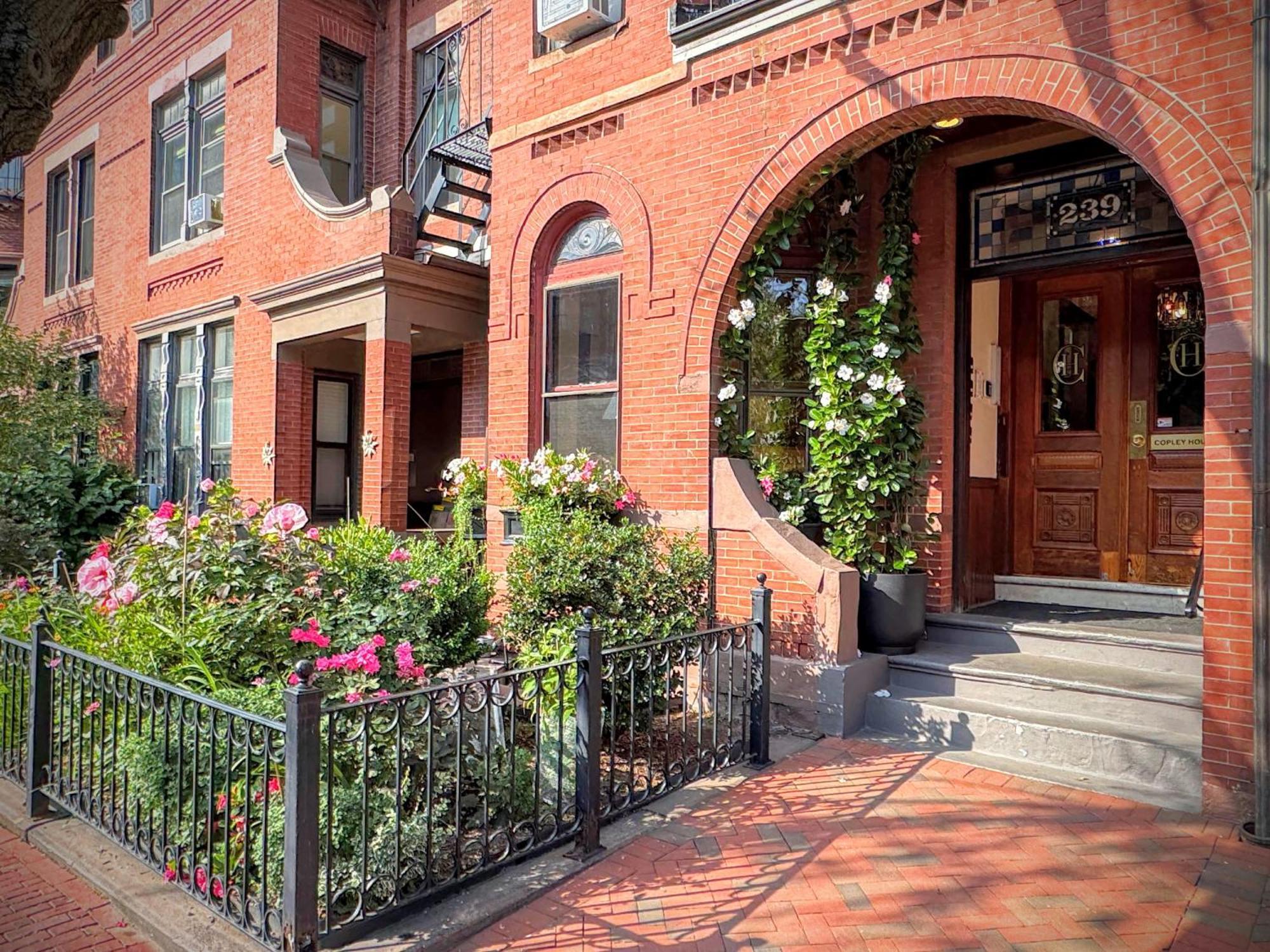 5 Budget Hotels Near New England Holocaust Memorial Worth Booking