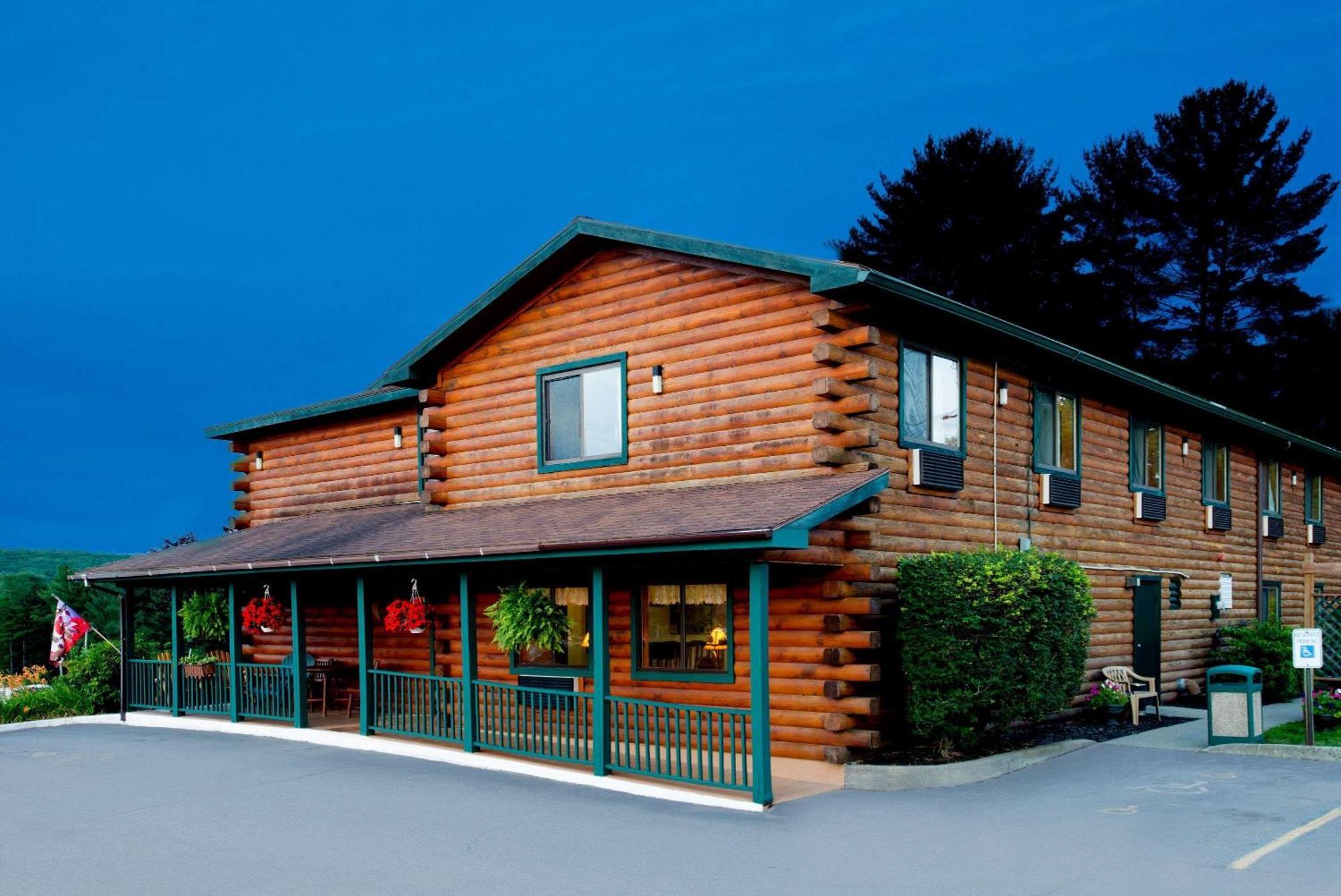 Where to Stay Near Fort William Henry: 4 Top Resorts in Lake George