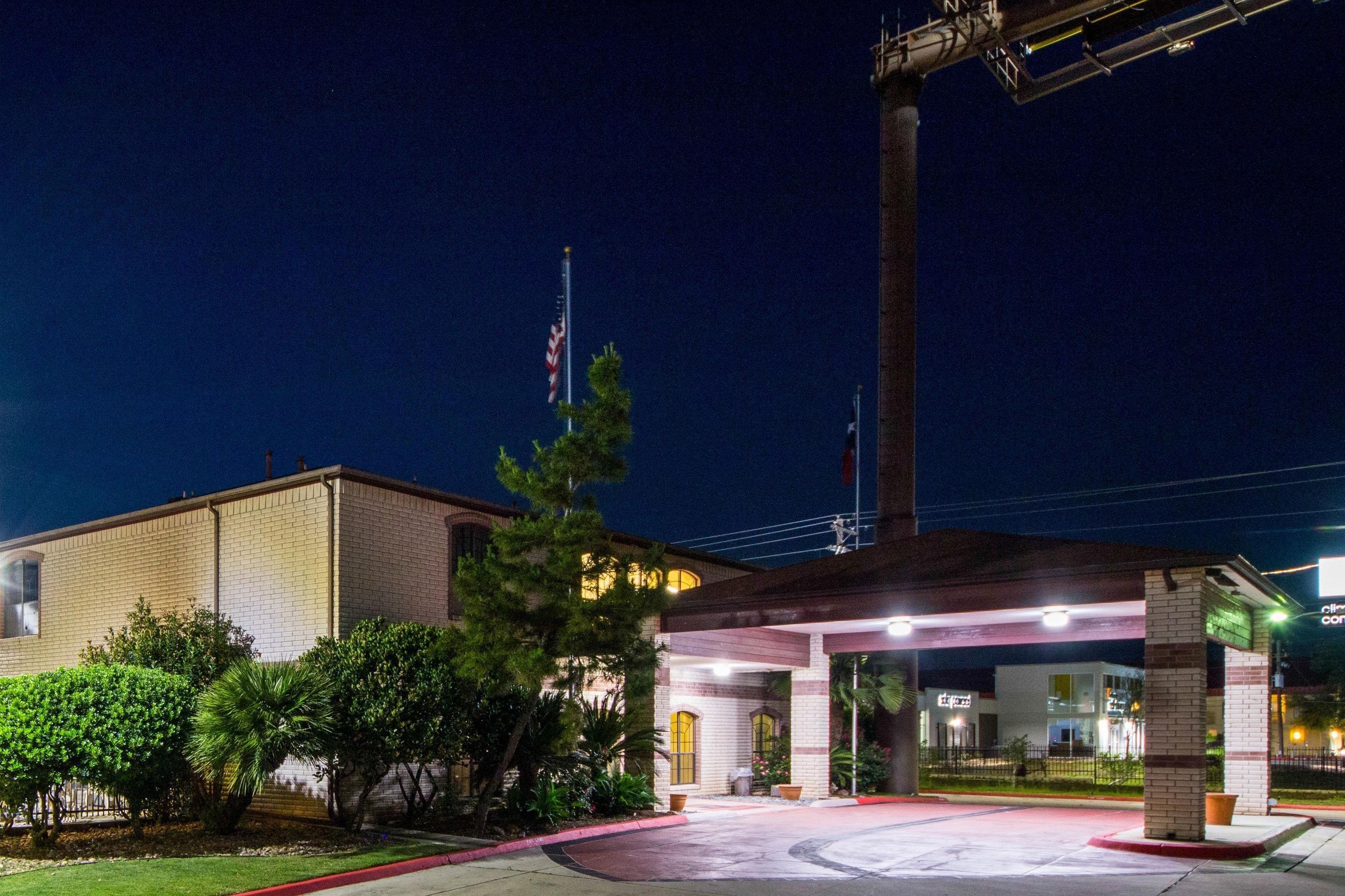 Staying in Texas Wine Country: 4 Resorts Compared