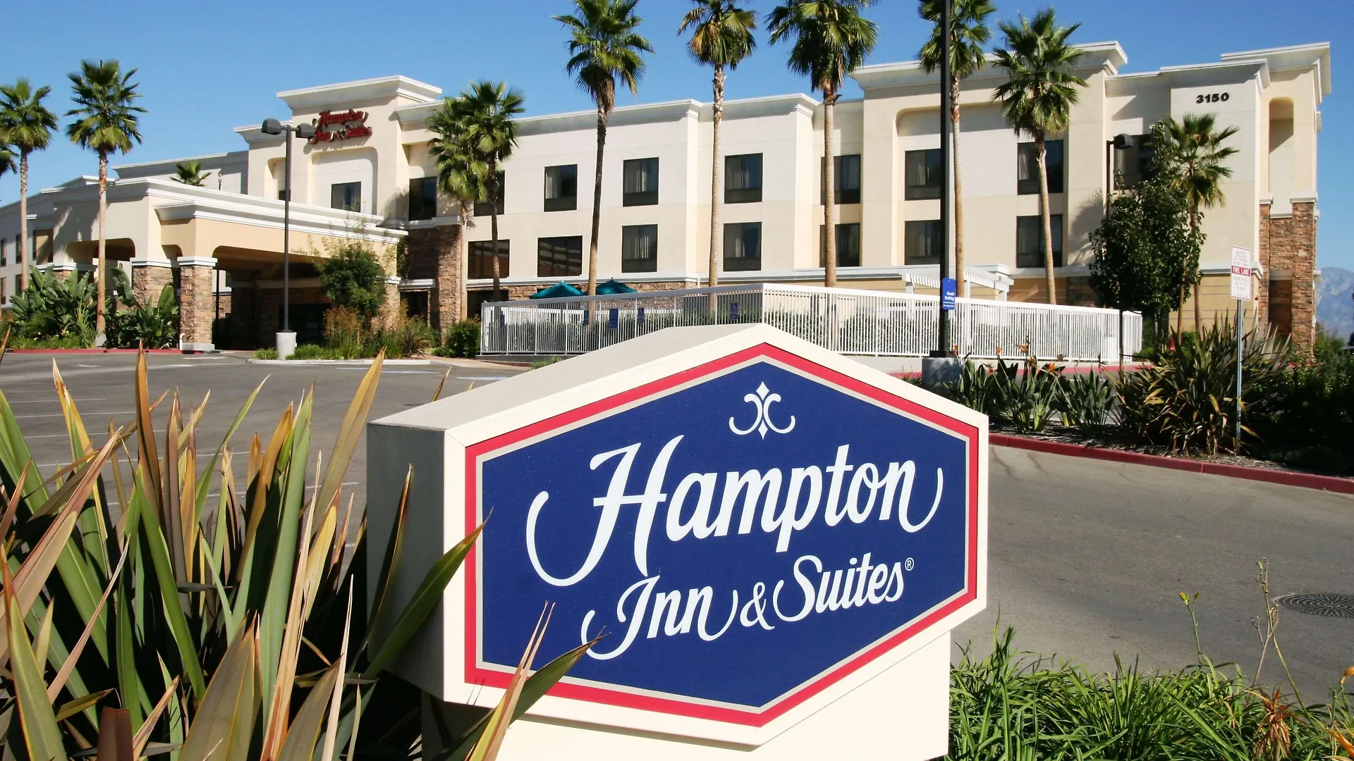4 Resort-Style Hotels Close to De Anza Park, Ontario