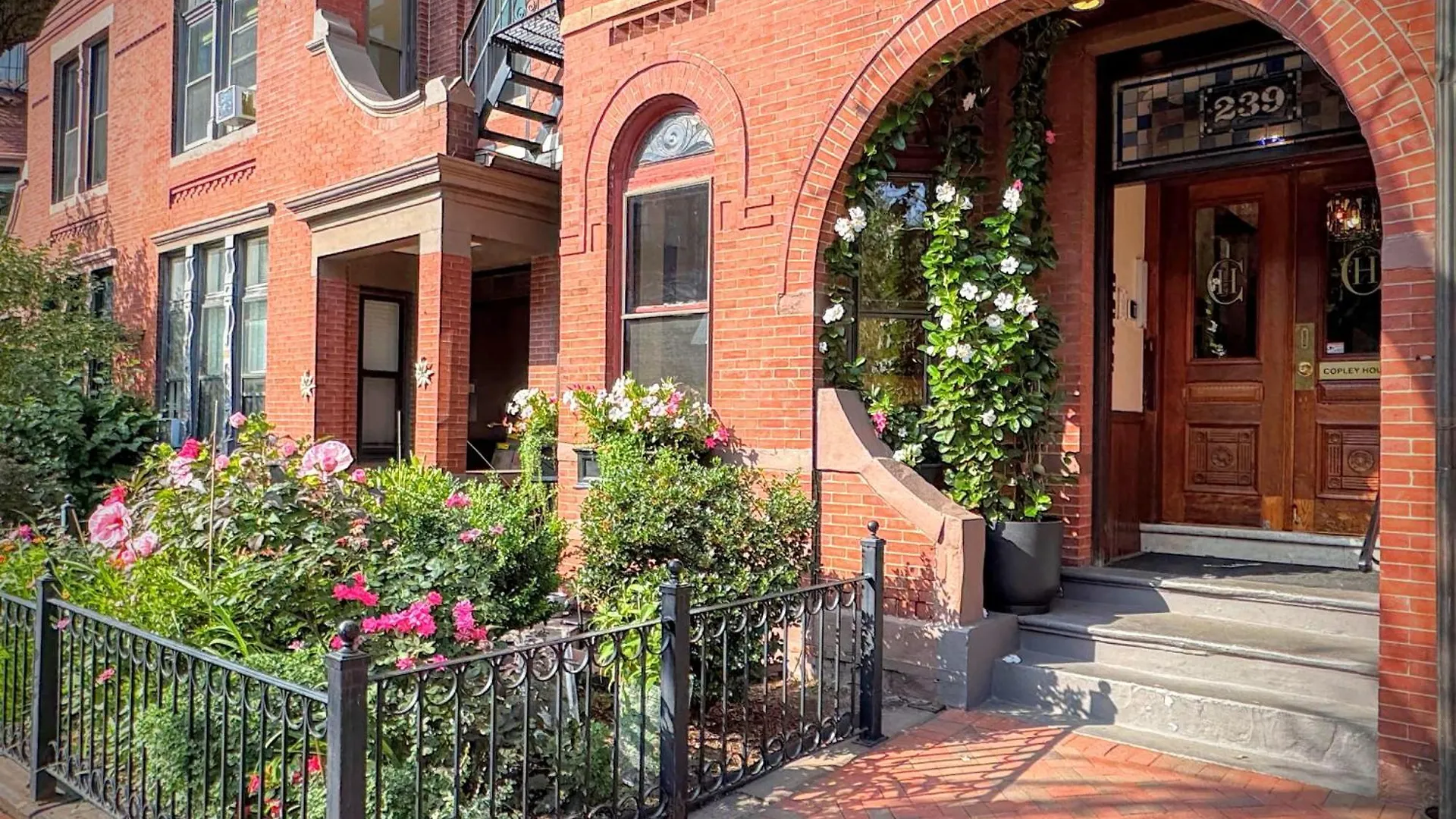 5 Budget Hotels Near New England Holocaust Memorial Worth Booking