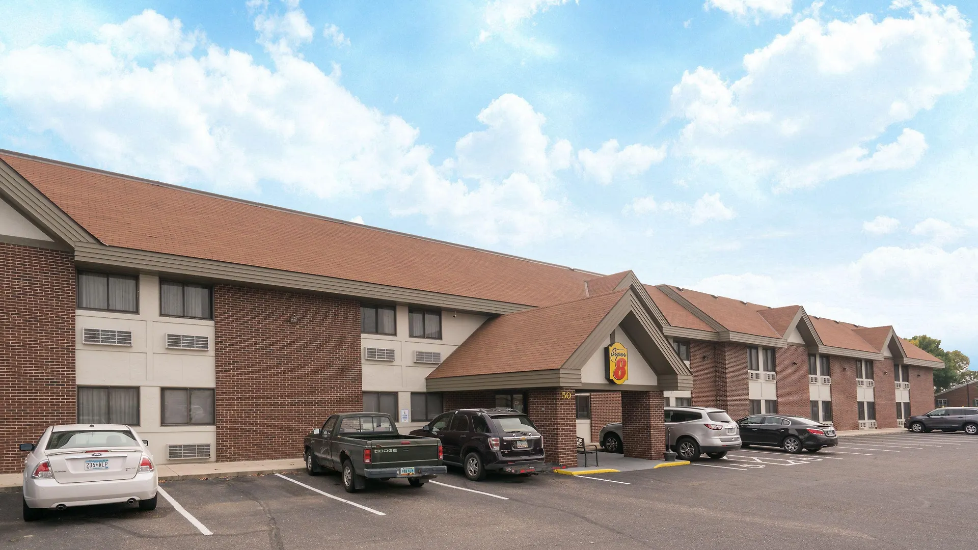 Staying Near Stearns History Museum: 5 Budget Hotels Compared